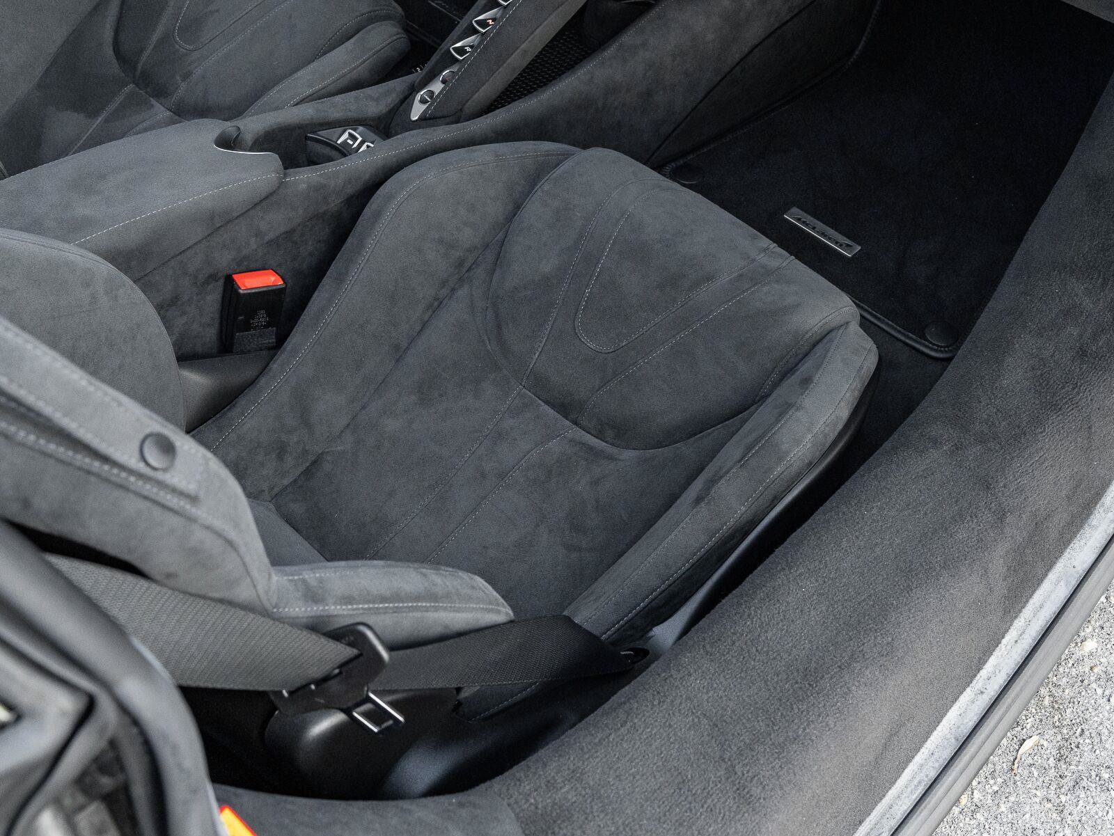 Used 2020 McLaren 720S Spider RWD image 32
