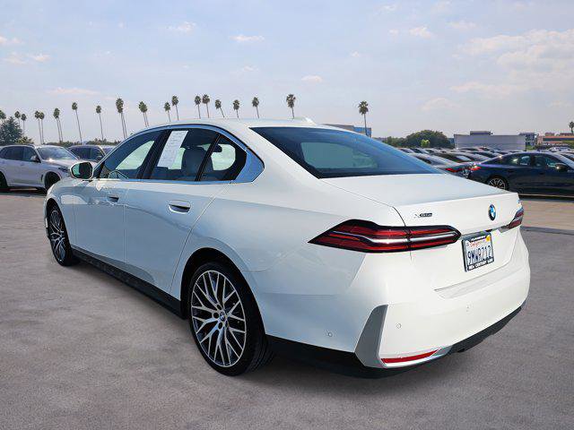 Used 2024 BMW 540i xDrive w/ Premium Package image 7