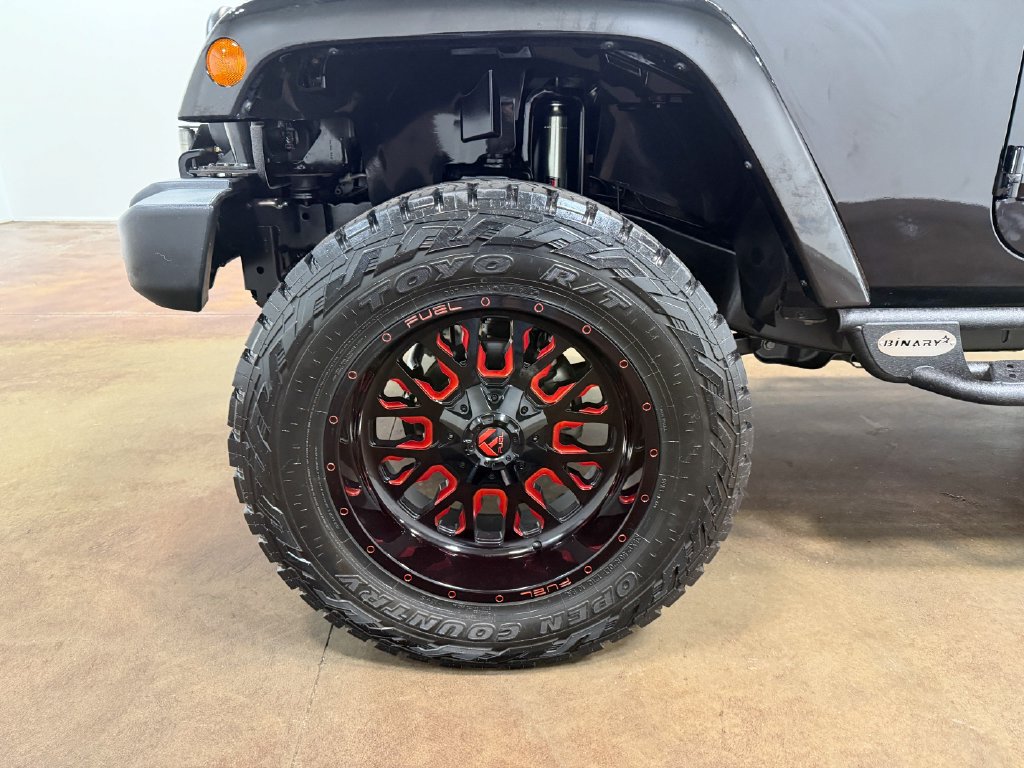 Used 2015 Jeep Wrangler Unlimited Sahara w/ Connectivity Group AWD/4WD image 87