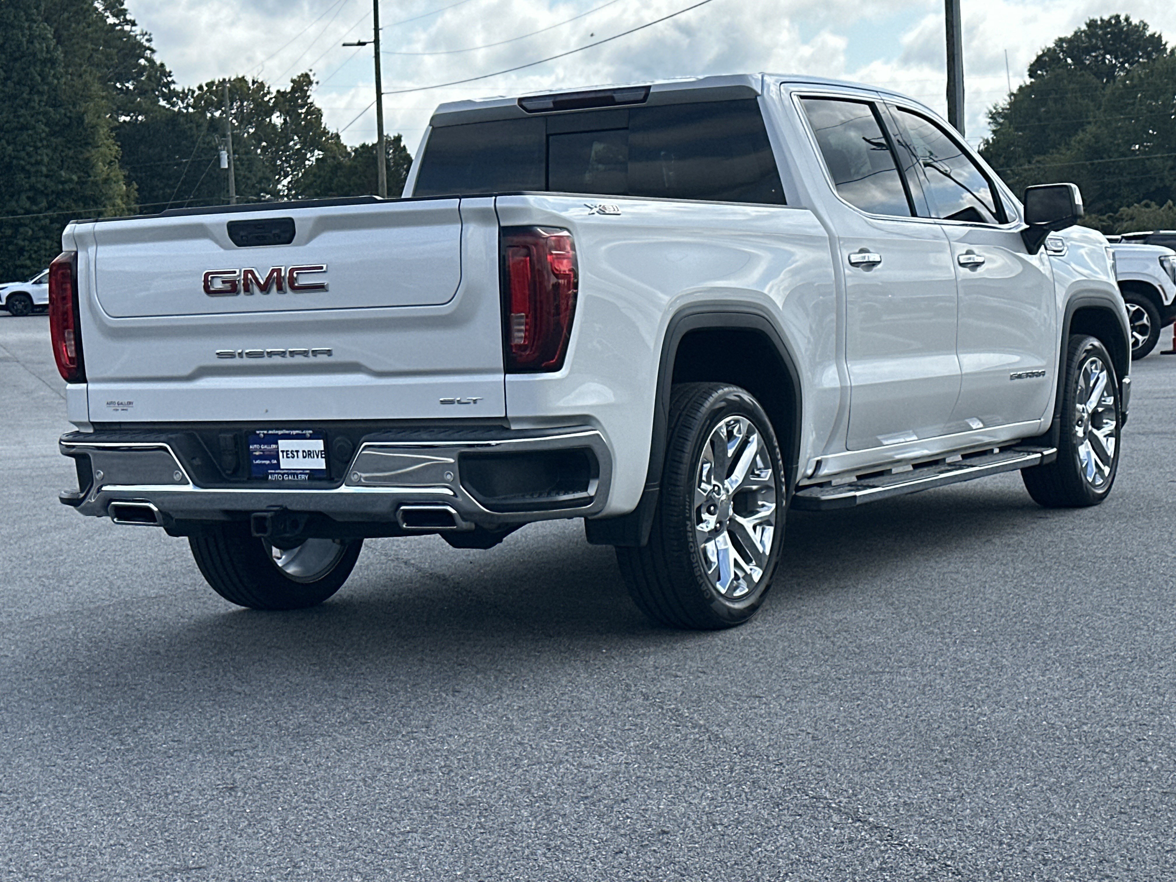 Used 2022 GMC Sierra 1500 SLT w/ SLT Premium Plus Package AWD/4WD image 6