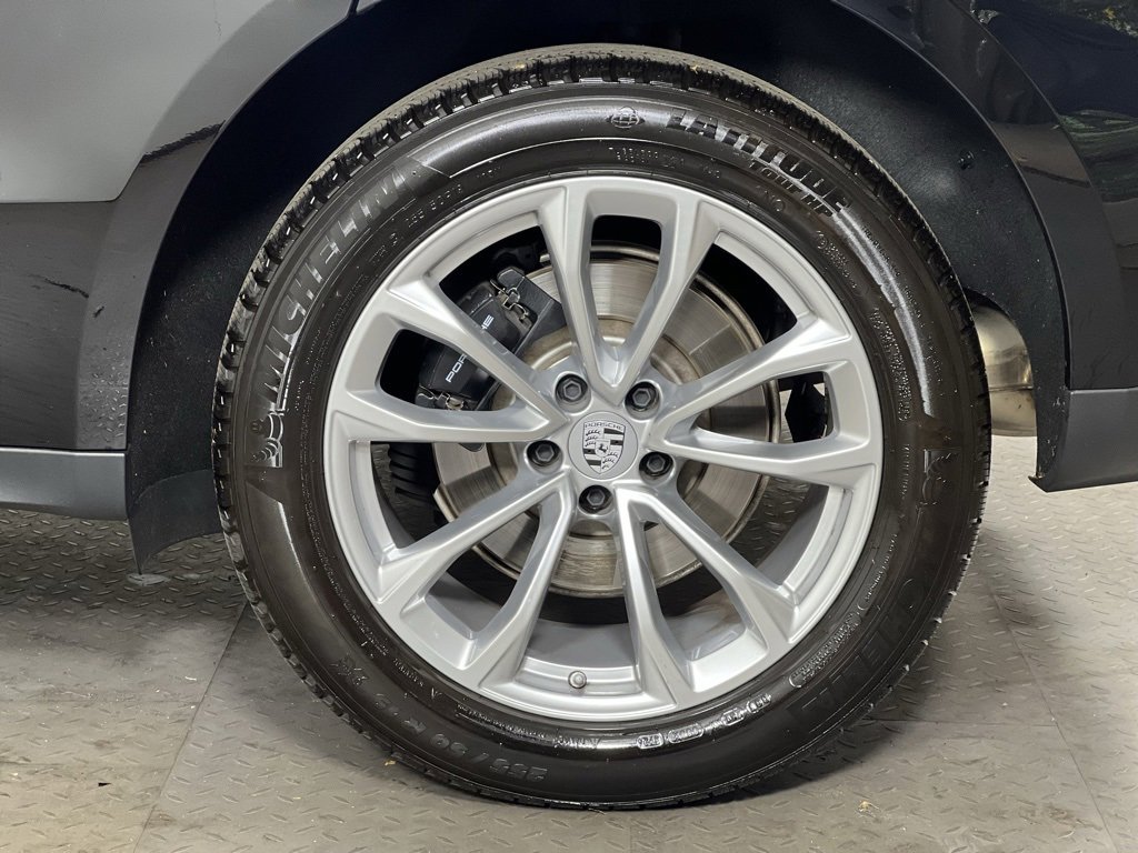 Used 2025 Porsche Macan image 12