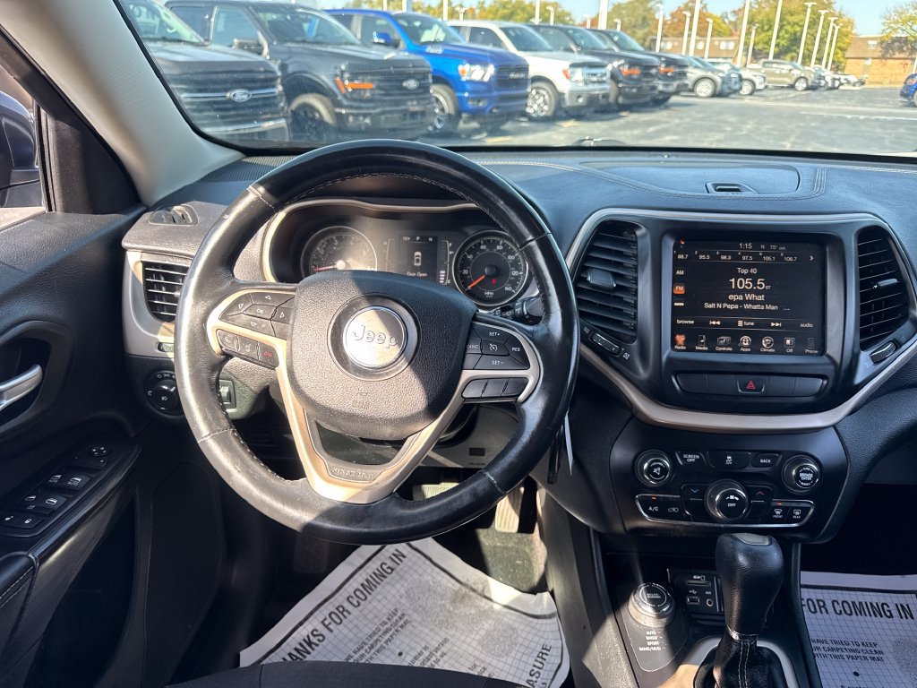 Used 2015 Jeep Cherokee Latitude w/ Cold Weather Group AWD/4WD image 18
