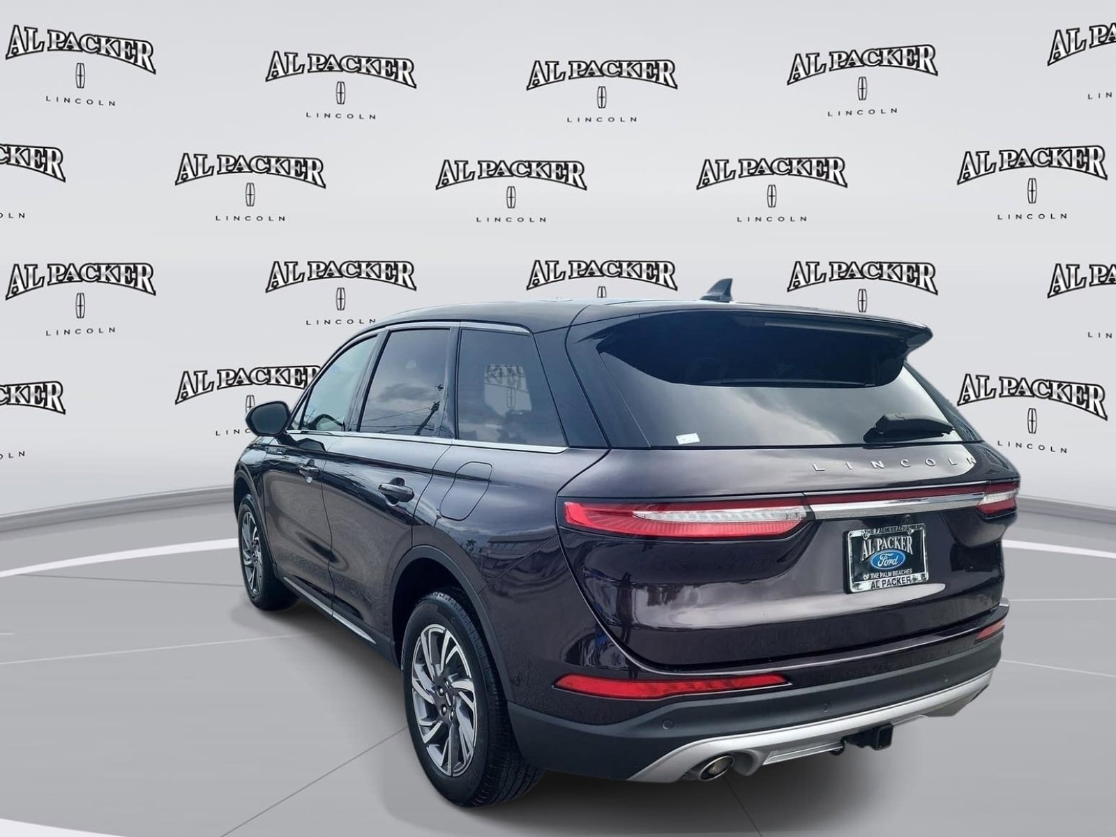 Used 2023 Lincoln Corsair FWD w/ Towing Package image 3