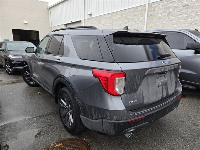 Used 2022 Ford Explorer XLT w/ Equipment Group 202A image 7