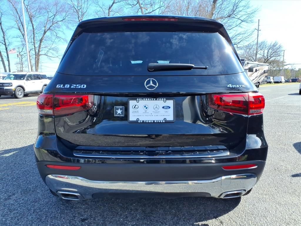 Used 2021 Mercedes-Benz GLB 250 4MATIC image 3