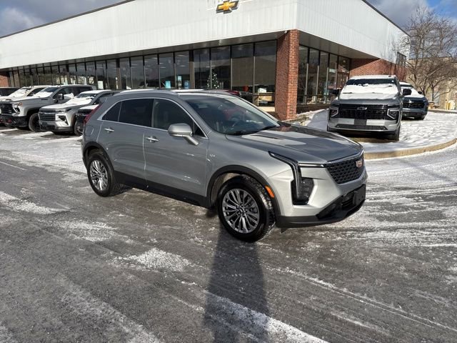 Used 2024 Cadillac XT4 Premium Luxury image 3
