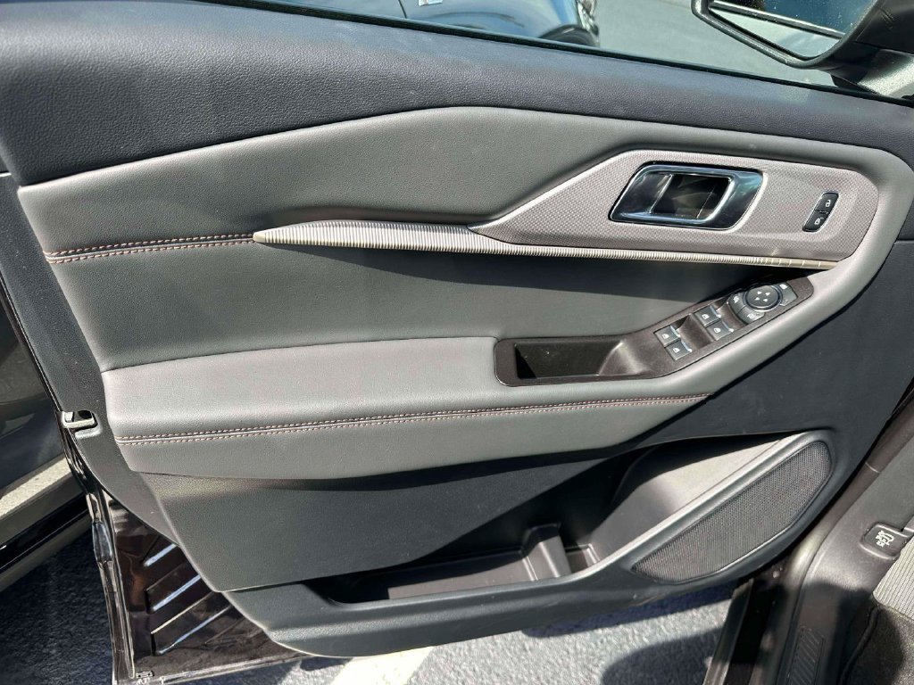 Used 2026 Ford Explorer Active AWD/4WD image 16