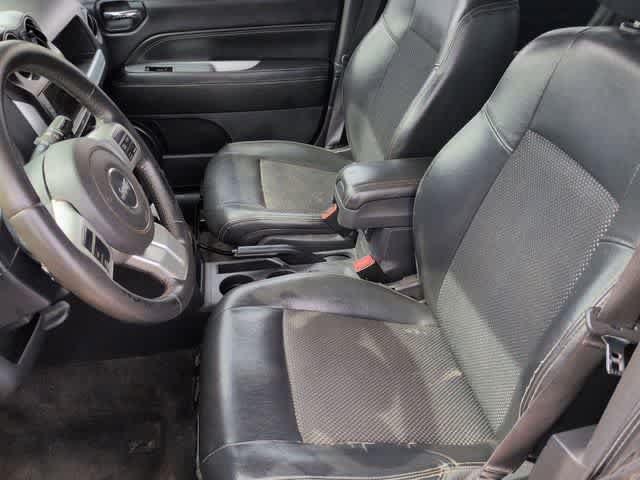 Used 2017 Jeep Compass Latitude AWD/4WD image 16