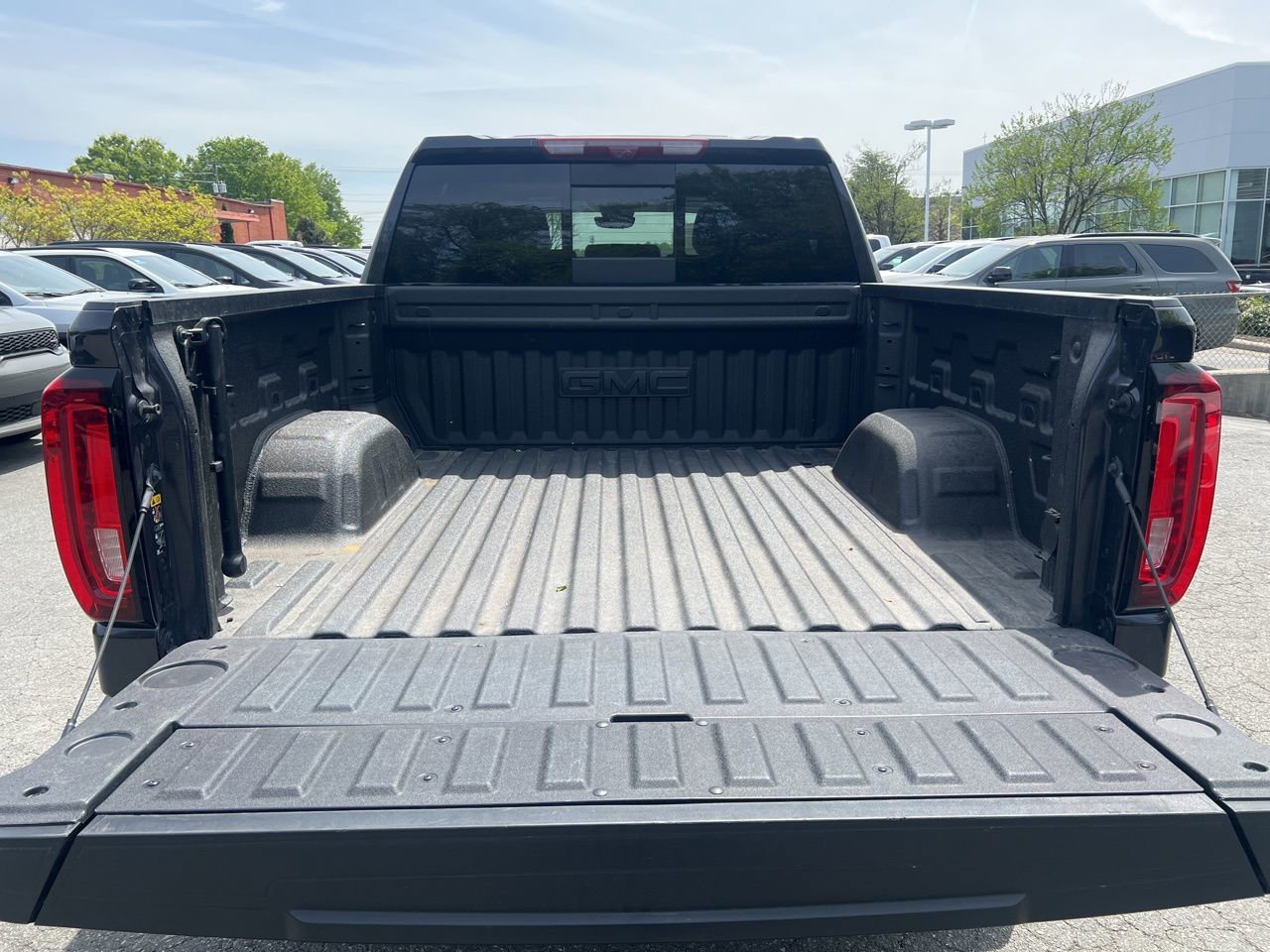 Used 2025 GMC Sierra 1500 AT4 w/ AT4 Premium Package AWD/4WD image 16