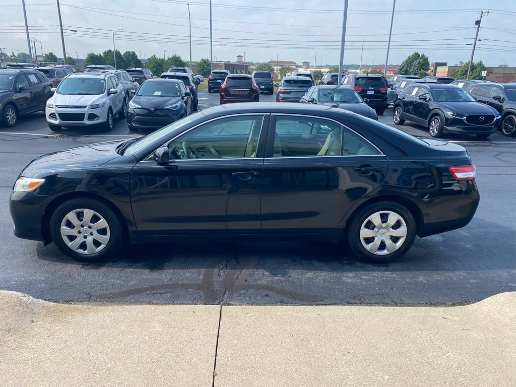 Used 2011 Toyota Camry LE FWD image 4