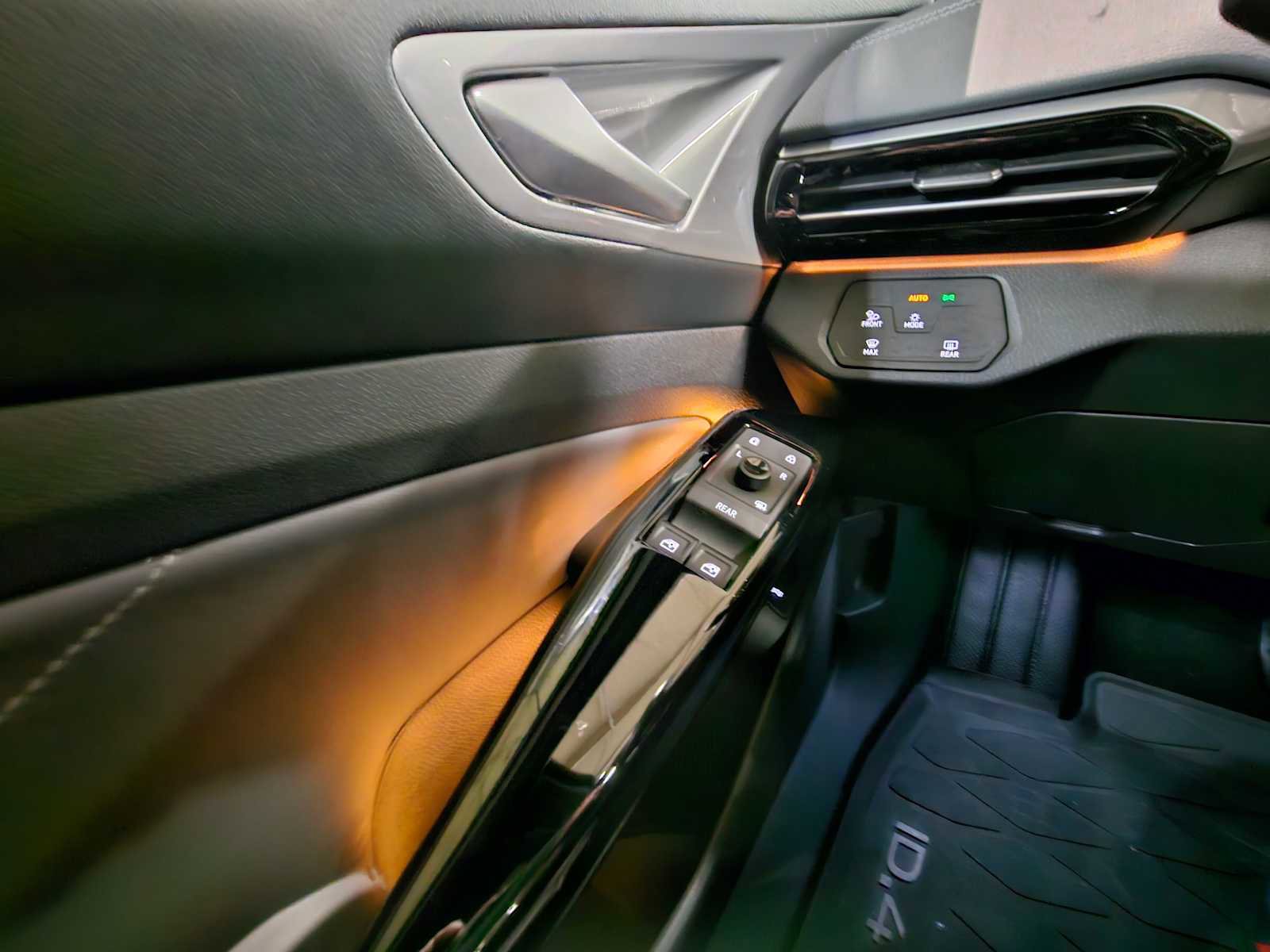 Used 2023 Volkswagen ID.4 Pro S image 32