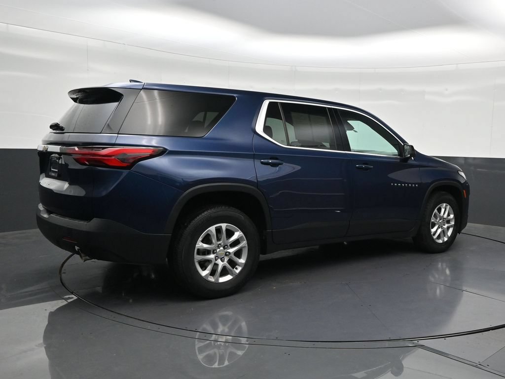 Used 2022 Chevrolet Traverse LS FWD image 5