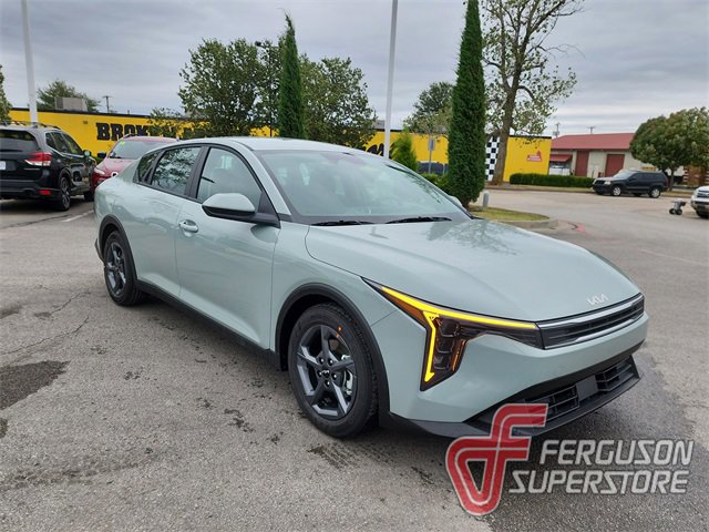 New 2025 Kia K4 LXS