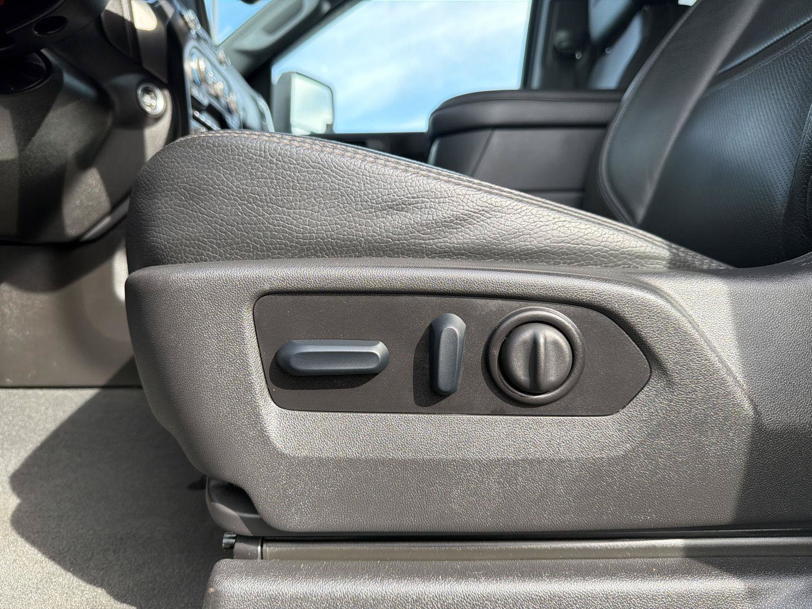 Used 2023 GMC Sierra 3500 Denali w/ Denali Ultimate Package AWD/4WD image 19