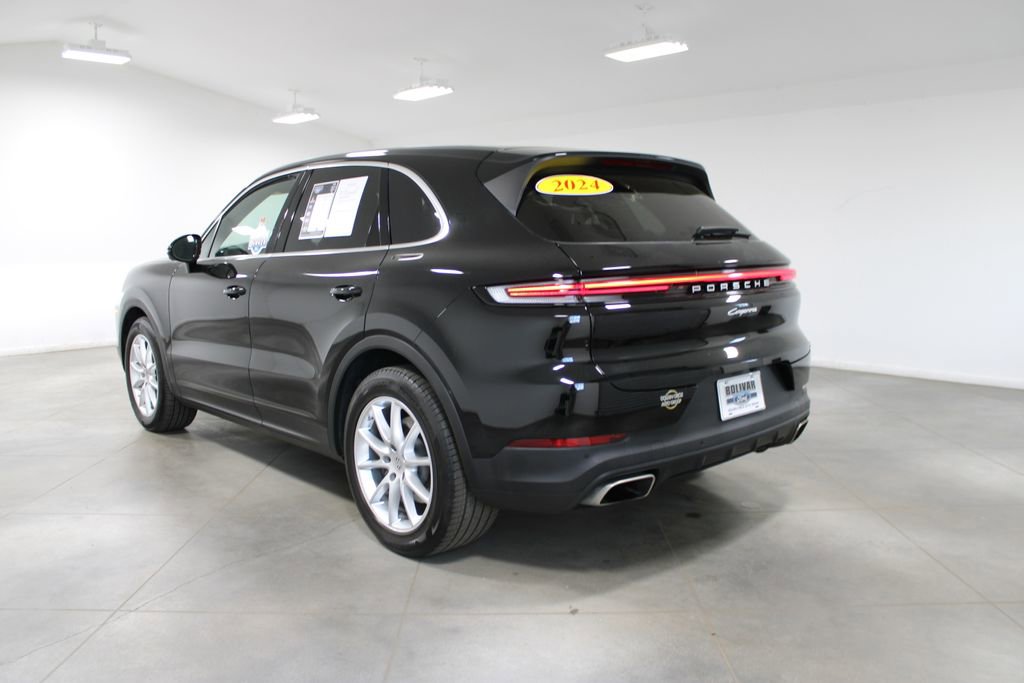 Used 2024 Porsche Cayenne AWD/4WD image 7