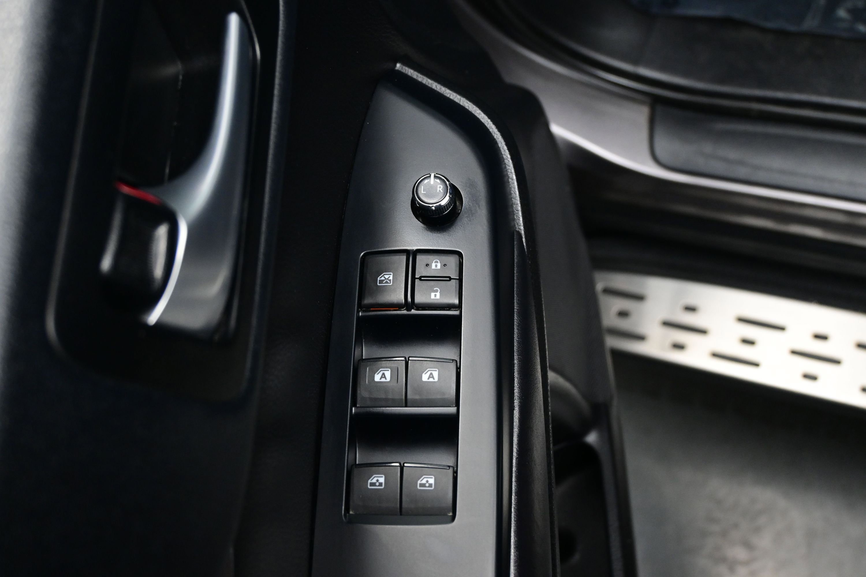 Used 2019 Toyota Highlander XLE AWD/4WD image 10