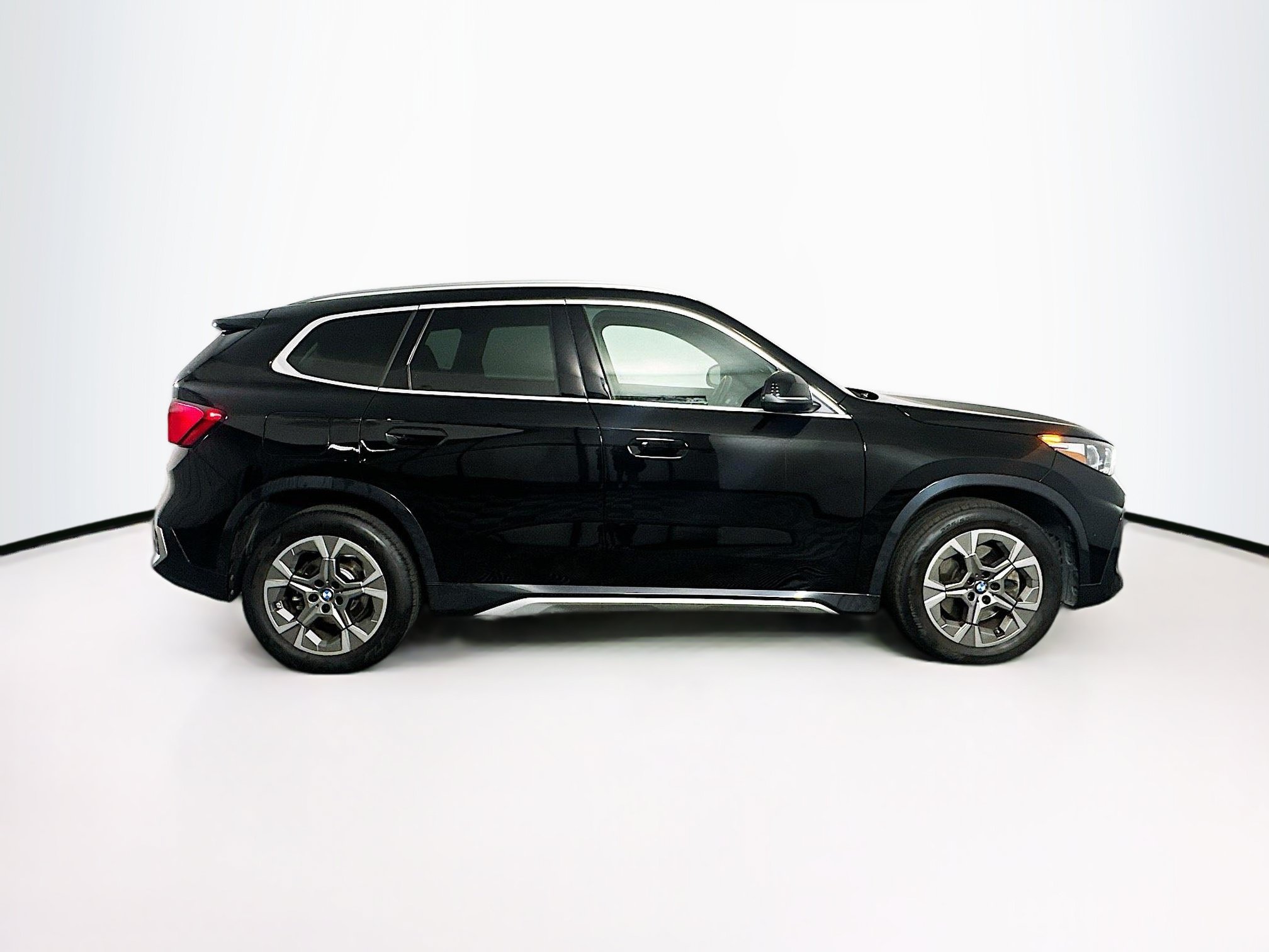 Used 2025 BMW X1 xDrive28i AWD/4WD image 10