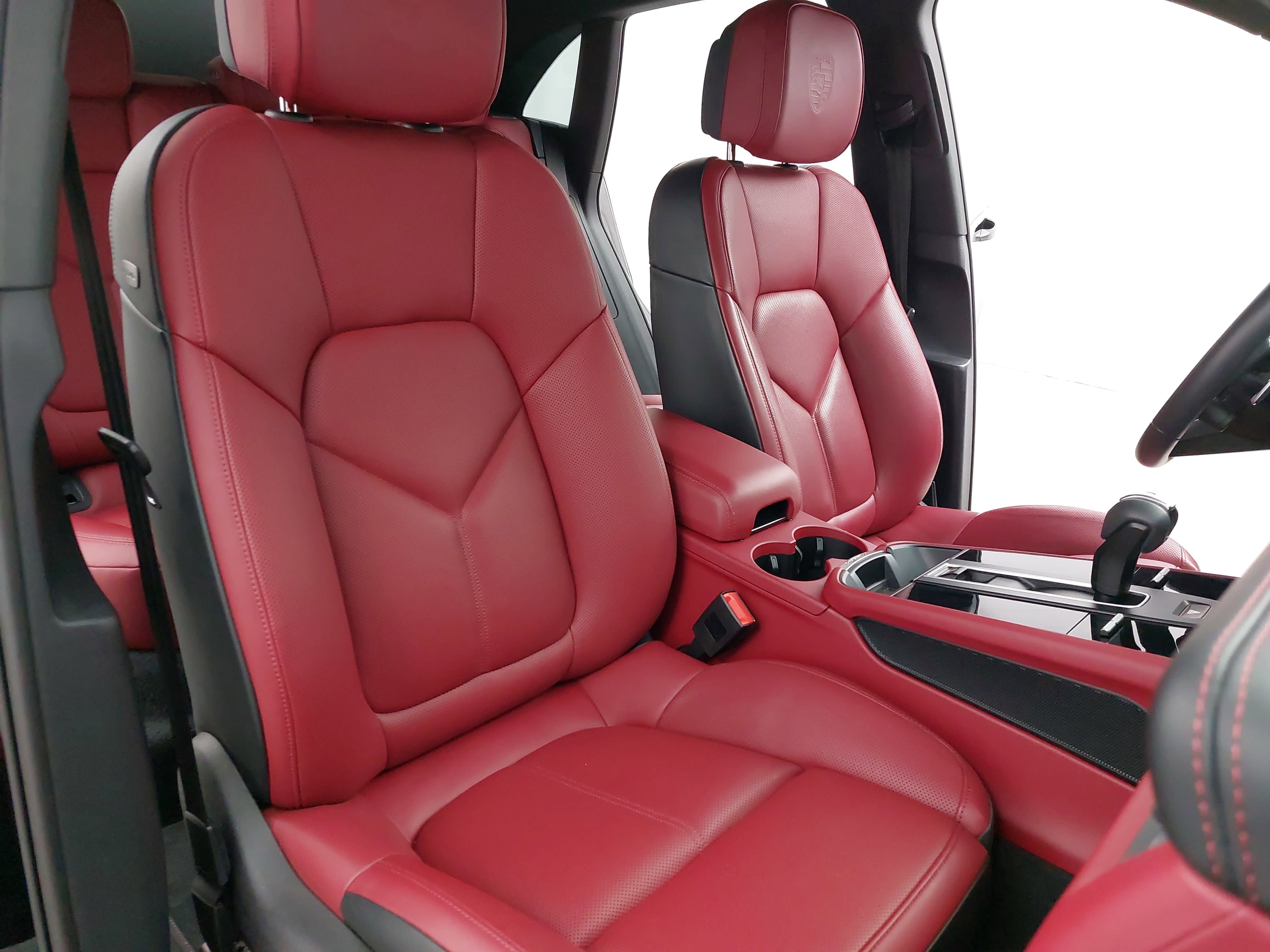 Certified 2024 Porsche Macan Turbo AWD/4WD image 12