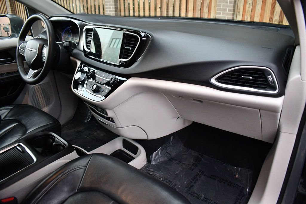 Used 2022 Chrysler Pacifica Touring-L image 25