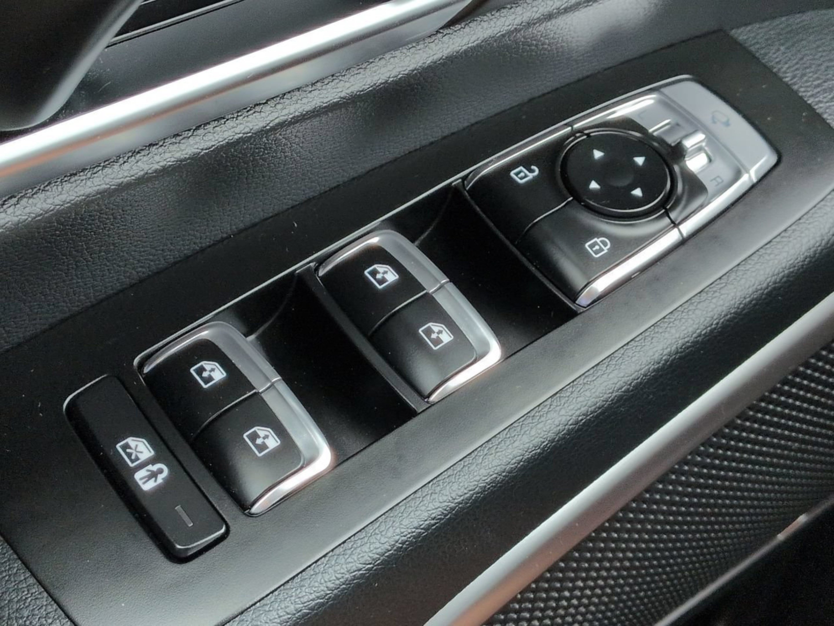 Used 2025 Kia Telluride EX w/ EX Captain's Chair Package FWD image 32