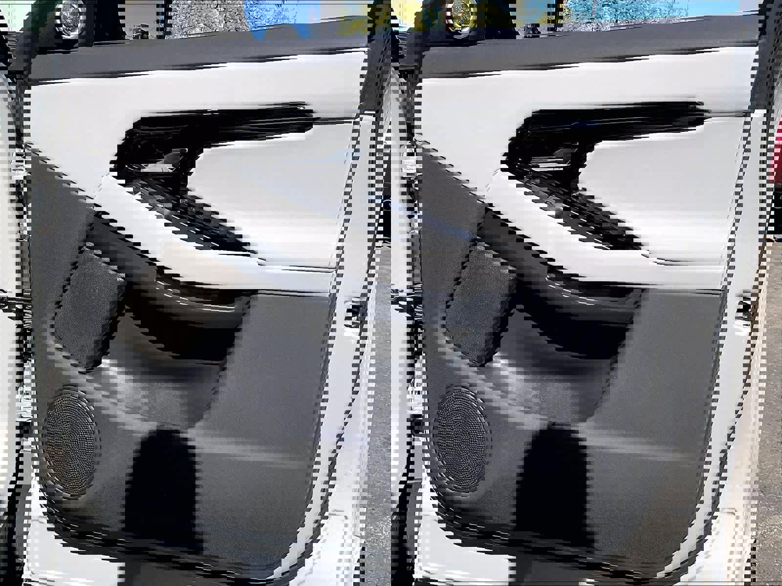 Used 2026 Land Rover Range Rover Evoque Dynamic SE image 25