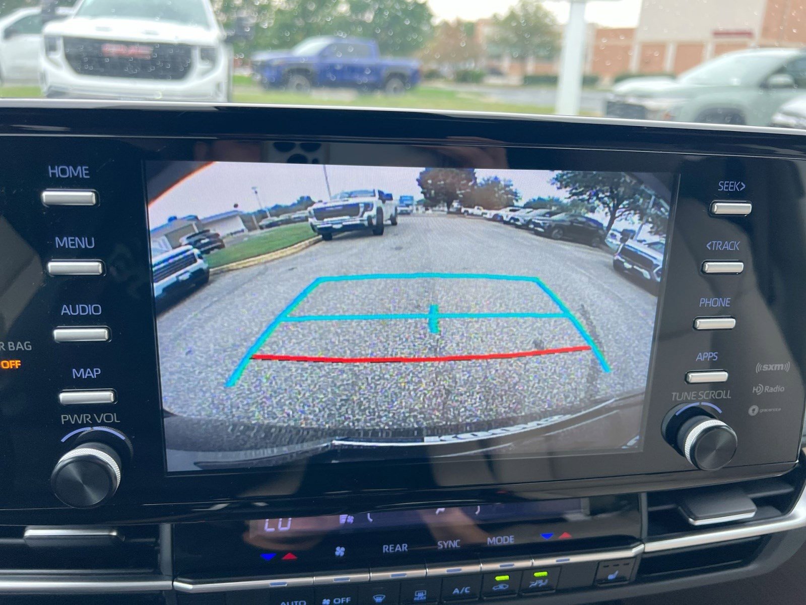 Used 2021 Toyota Sienna XLE image 19