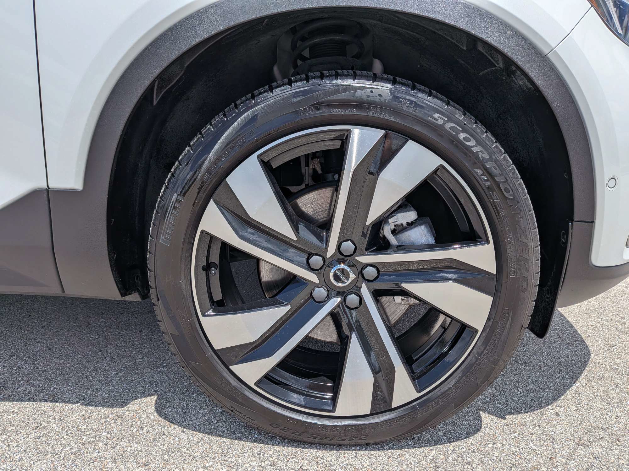 Used 2024 Volvo XC40 B5 Ultimate w/ Protection Package Premier AWD/4WD image 11
