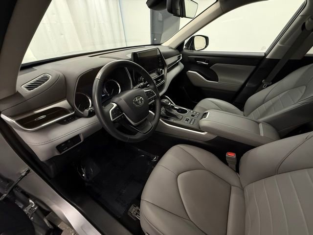 Certified 2023 Toyota Highlander XLE image 12