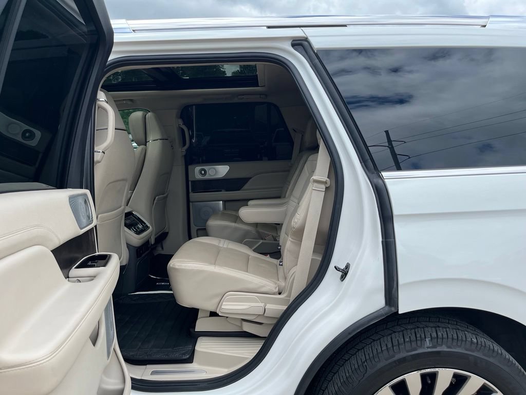 Used 2020 Lincoln Navigator Reserve w/ Luxury Package AWD/4WD image 27