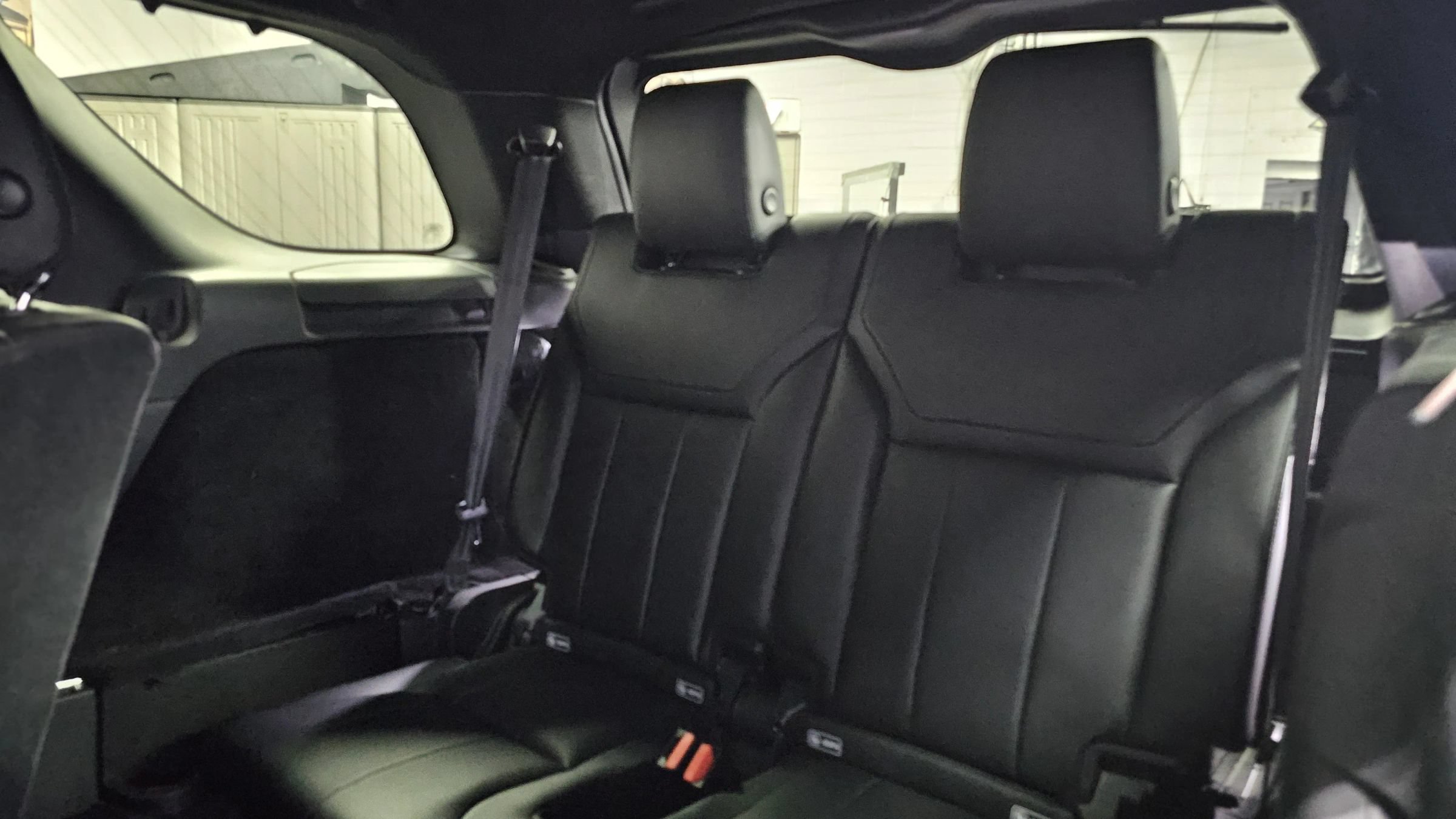 Used 2018 Land Rover Discovery HSE AWD/4WD image 29
