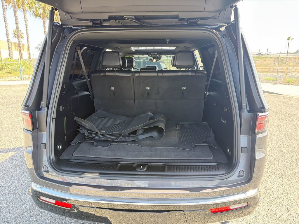 Used 2024 Jeep Wagoneer L 2WD w/ Premium Group I image 21
