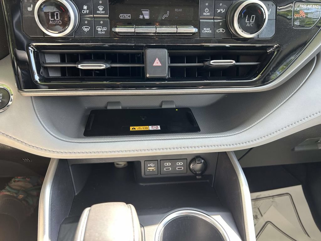 Used 2023 Toyota Highlander XLE FWD image 16
