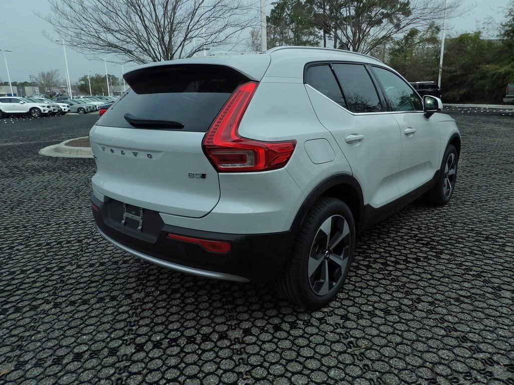 New 2025 Volvo XC40 B5 Plus w/ Climate Package image 5