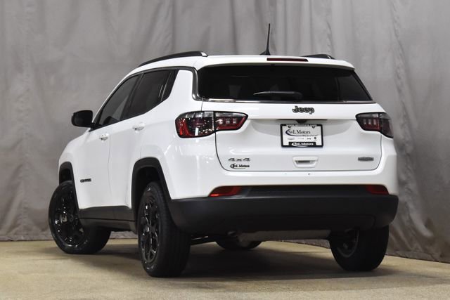 Used 2025 Jeep Compass Latitude AWD/4WD image 2