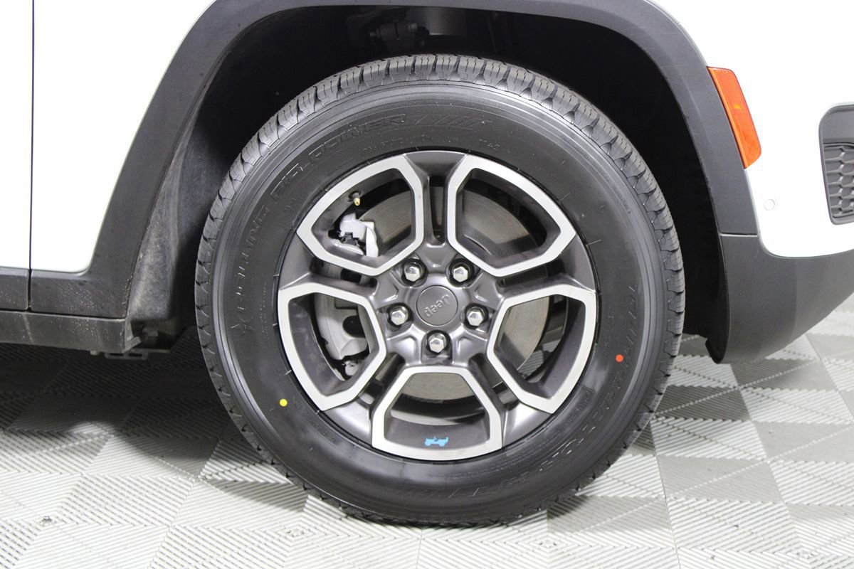 Used 2022 Jeep Grand Cherokee Trailhawk w/ Advanced Protech Group II AWD/4WD image 49