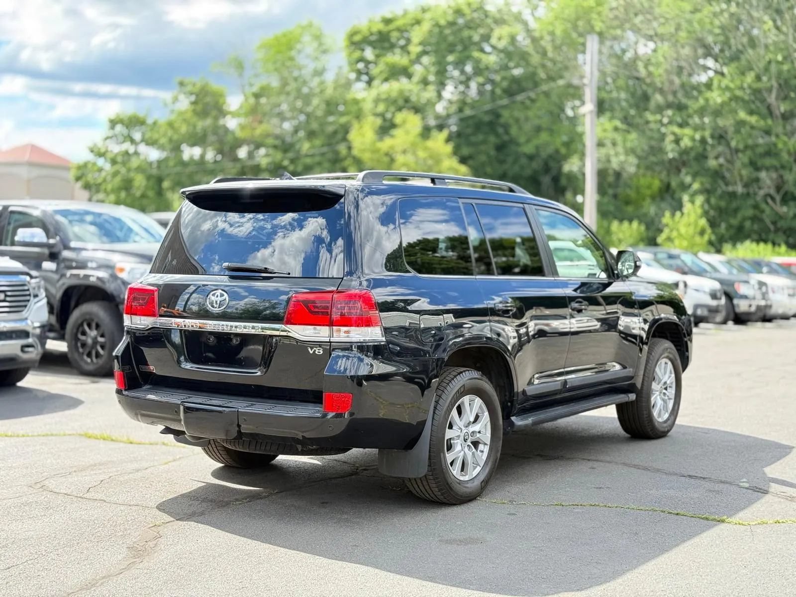 Used 2016 Toyota Land Cruiser w/ Four Season Floor Mat Package AWD/4WD image 7