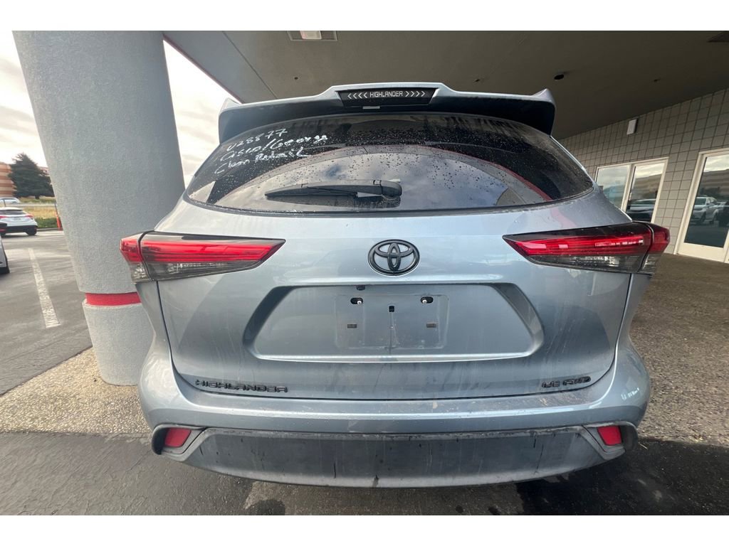 Used 2022 Toyota Highlander LE image 6