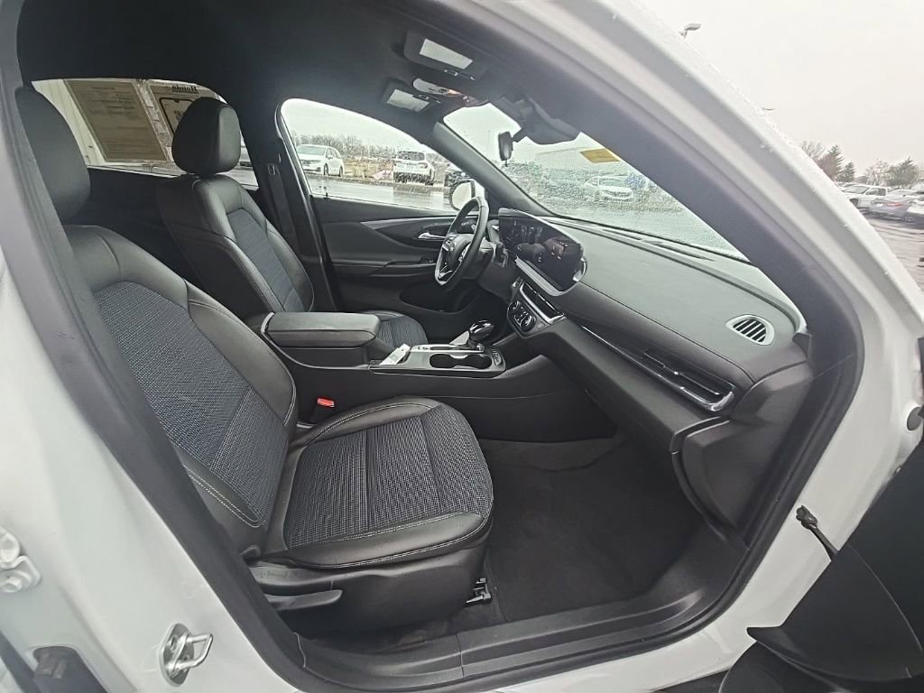 Used 2025 Buick Envista Preferred w/ Convenience I Package image 28