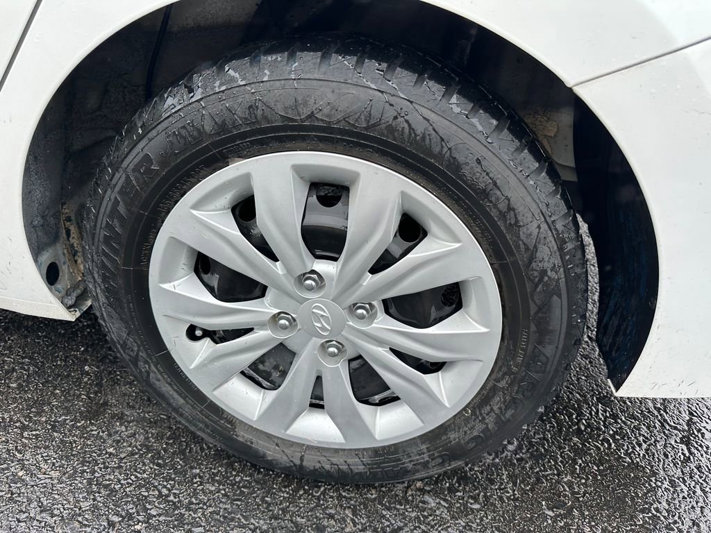 Used 2022 Hyundai Accent SE FWD image 17