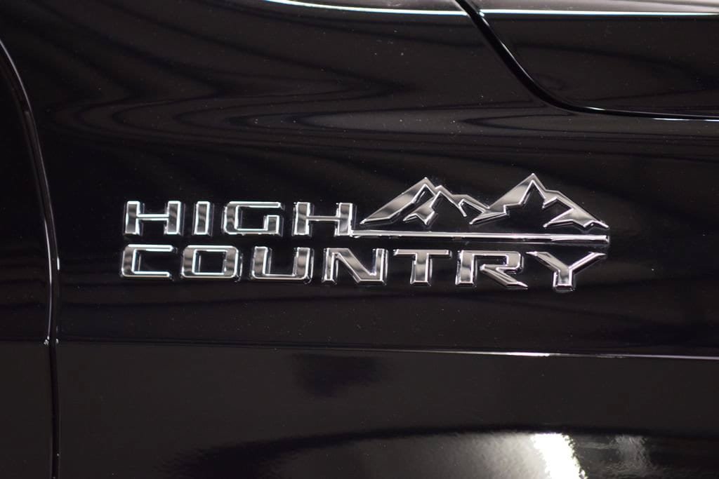 Used 2023 Chevrolet Suburban High Country AWD/4WD image 14