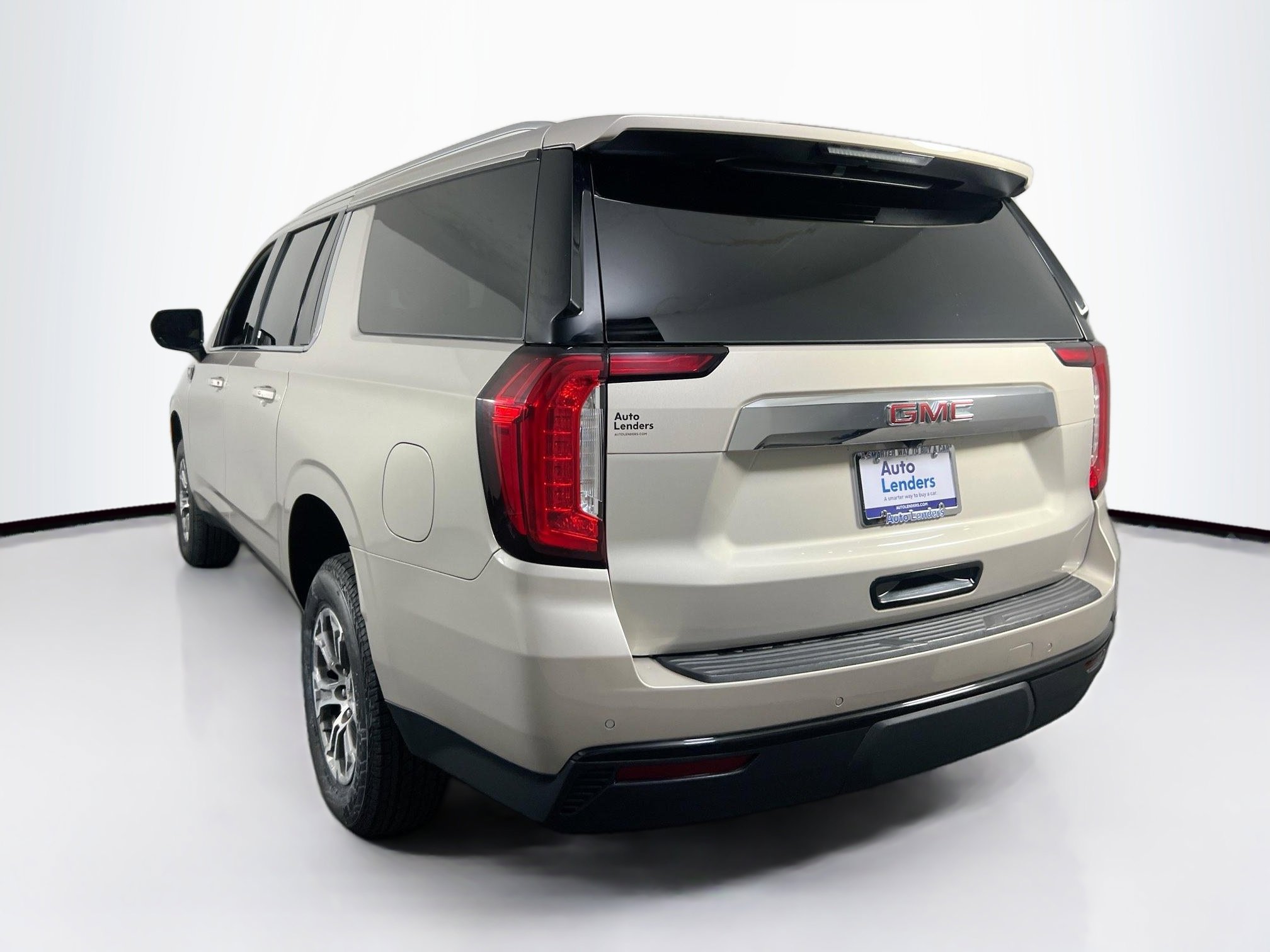 Used 2022 GMC Yukon XL SLE image 7