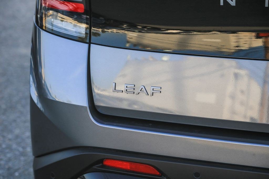 Used 2026 Nissan Leaf SV+ w/ Floor Mat Package (SV+) FWD image 9