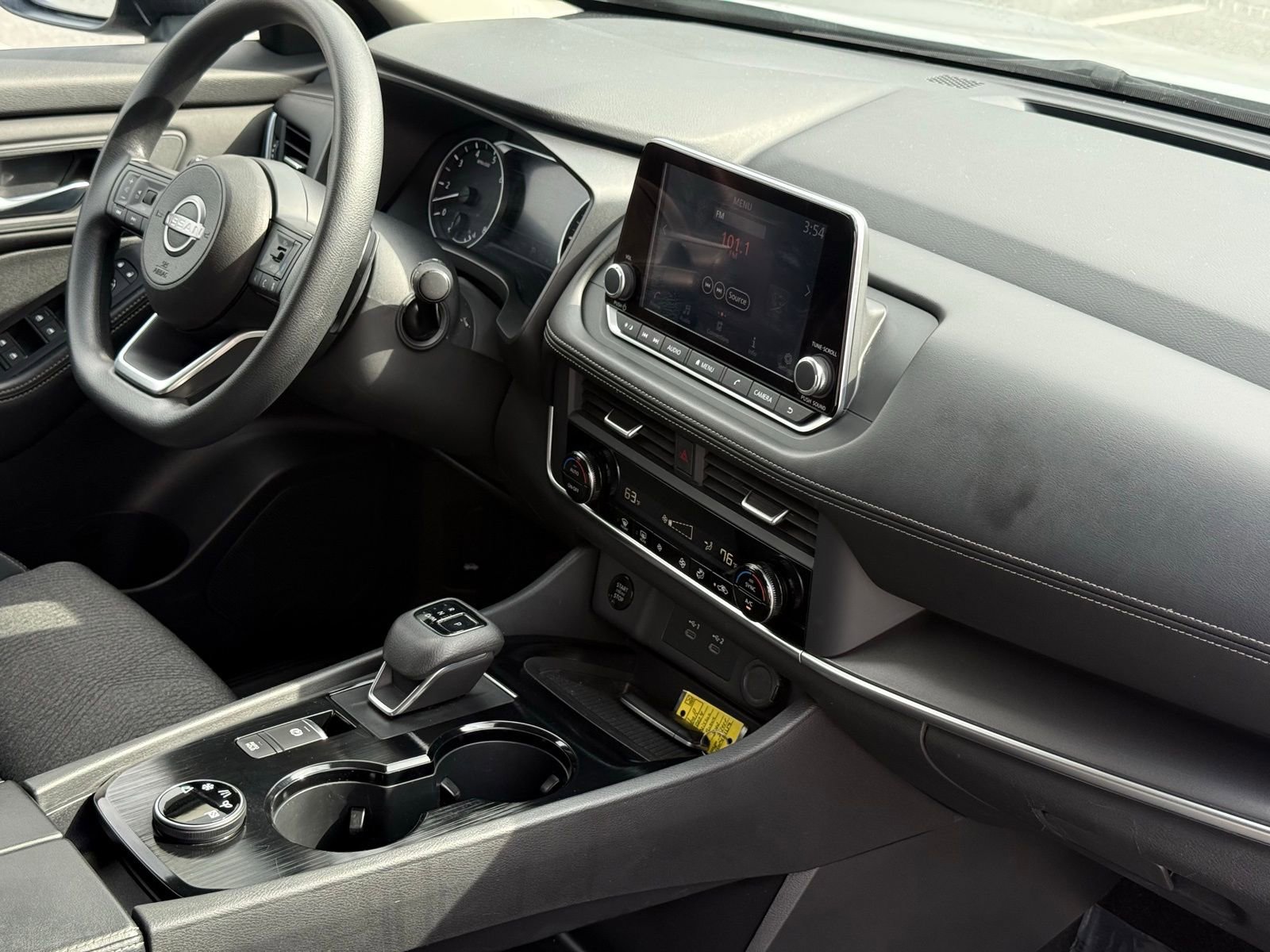 Used 2024 Nissan Rogue SV image 22