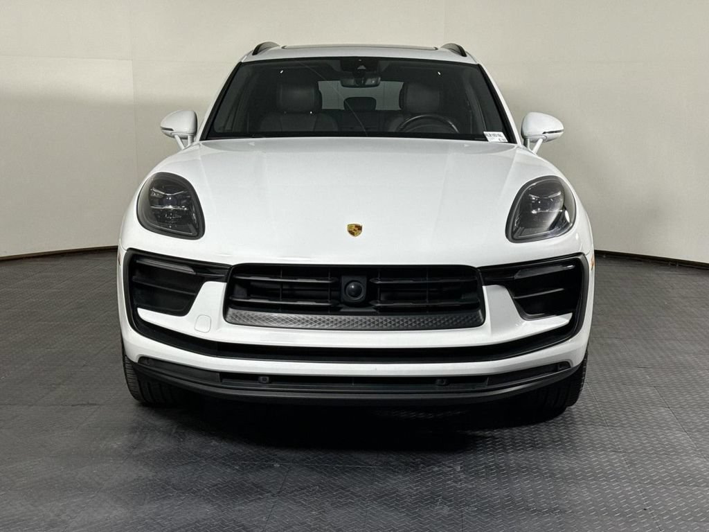 Certified 2024 Porsche Macan AWD/4WD image 10