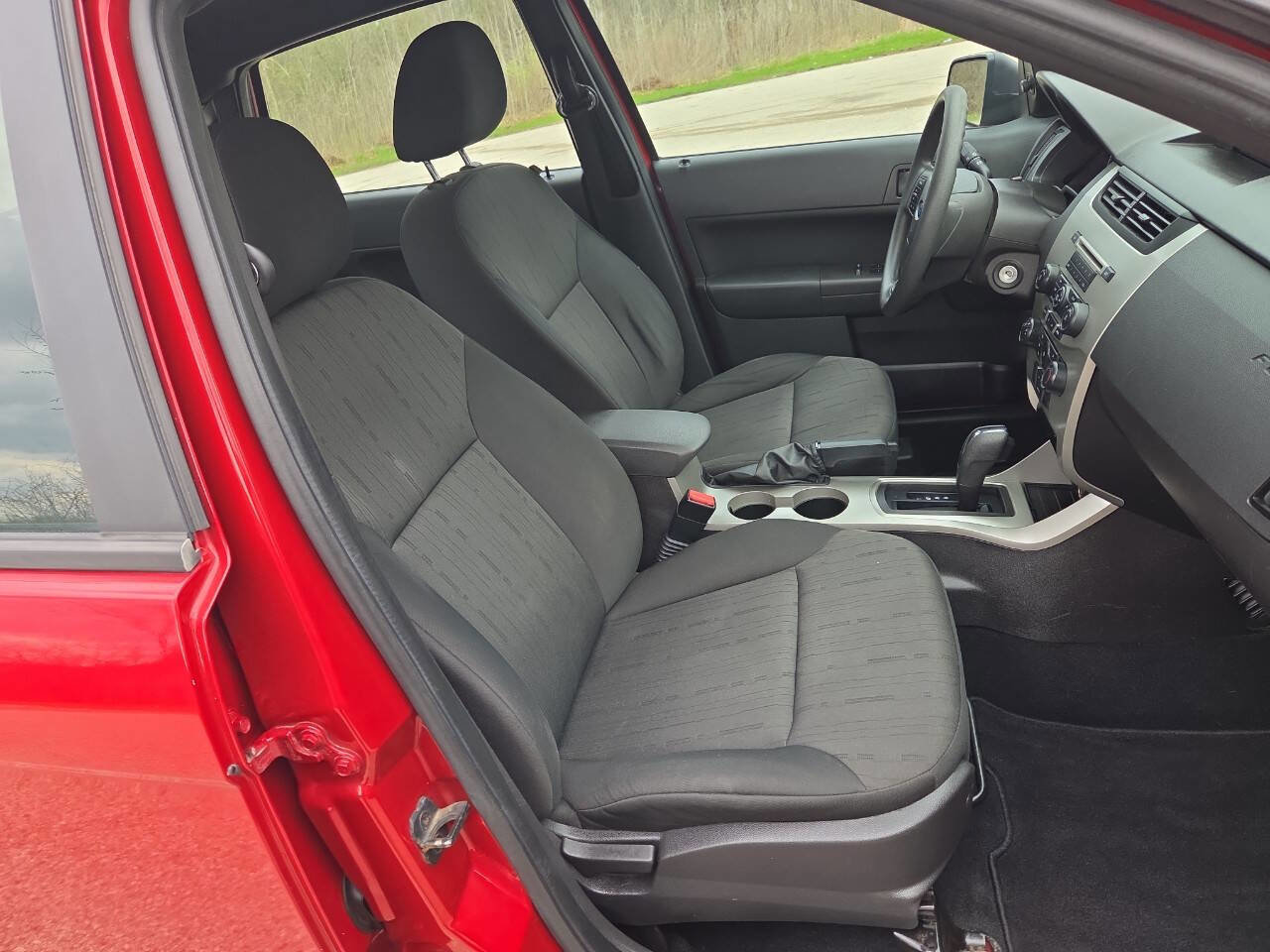 Used 2010 Ford Focus SE image 15