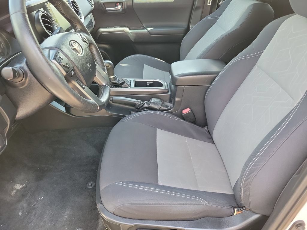 Used 2022 Toyota Tacoma TRD Off-Road w/ Technology Package AWD/4WD image 14