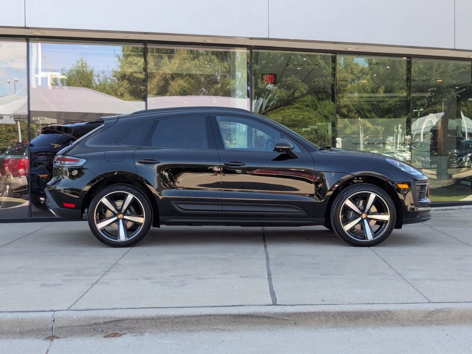 Certified 2026 Porsche Macan AWD/4WD image 8