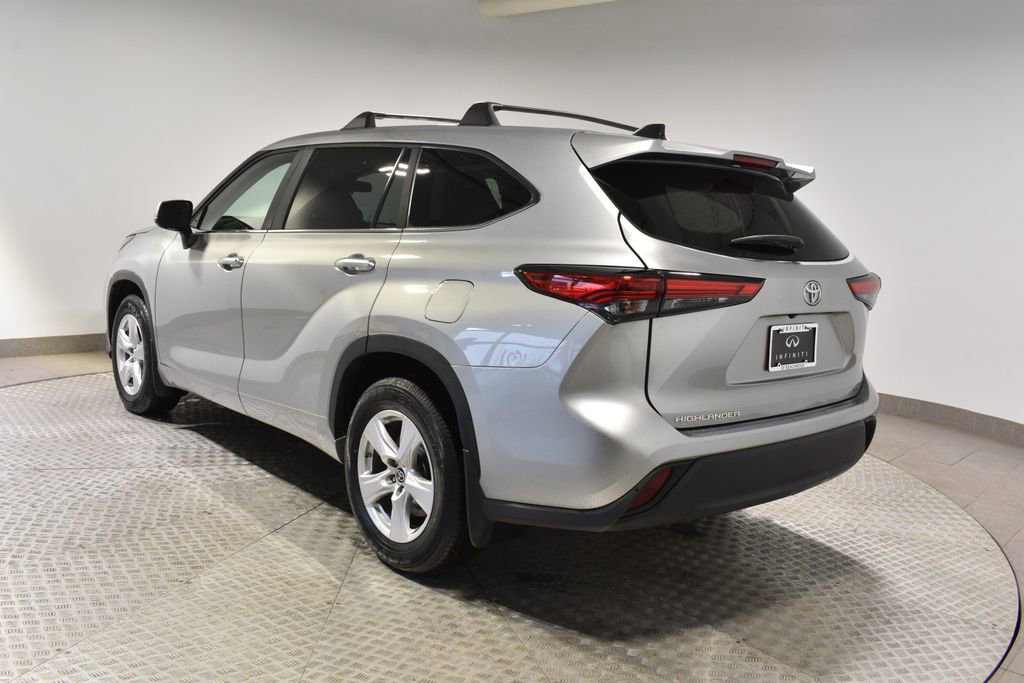 Used 2023 Toyota Highlander XLE image 5