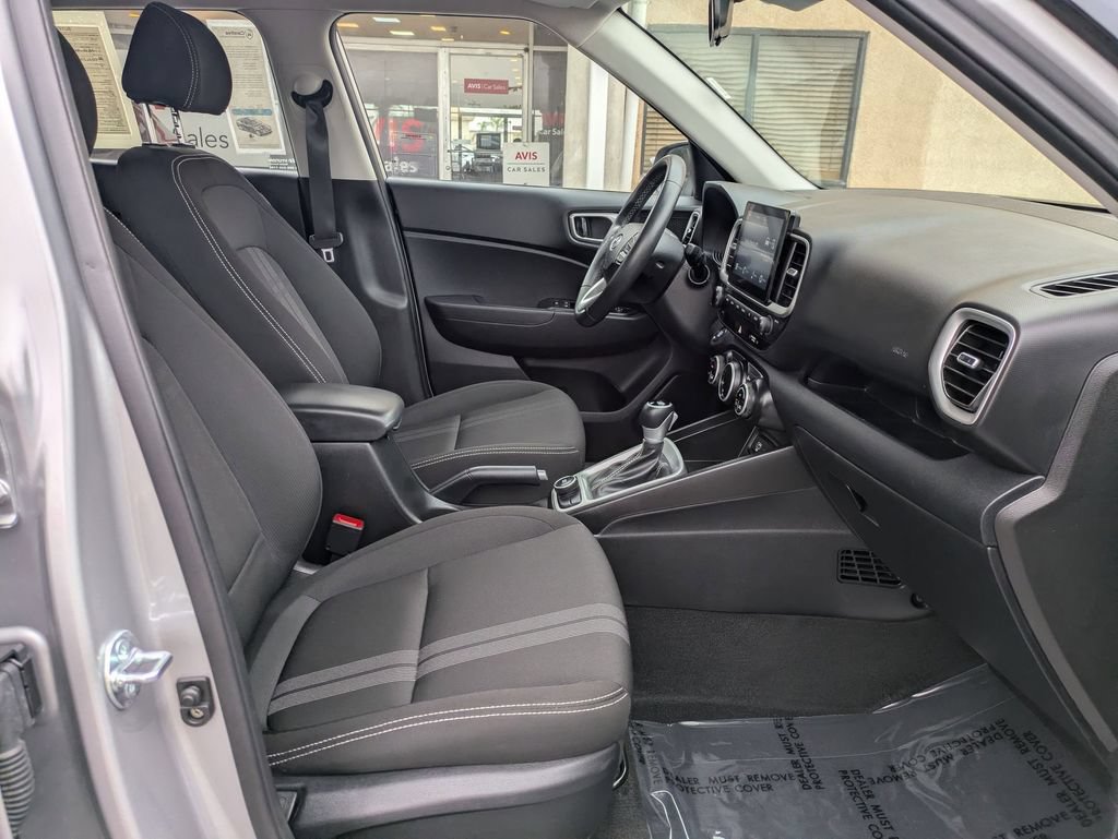 Used 2025 Hyundai Venue SEL FWD image 37