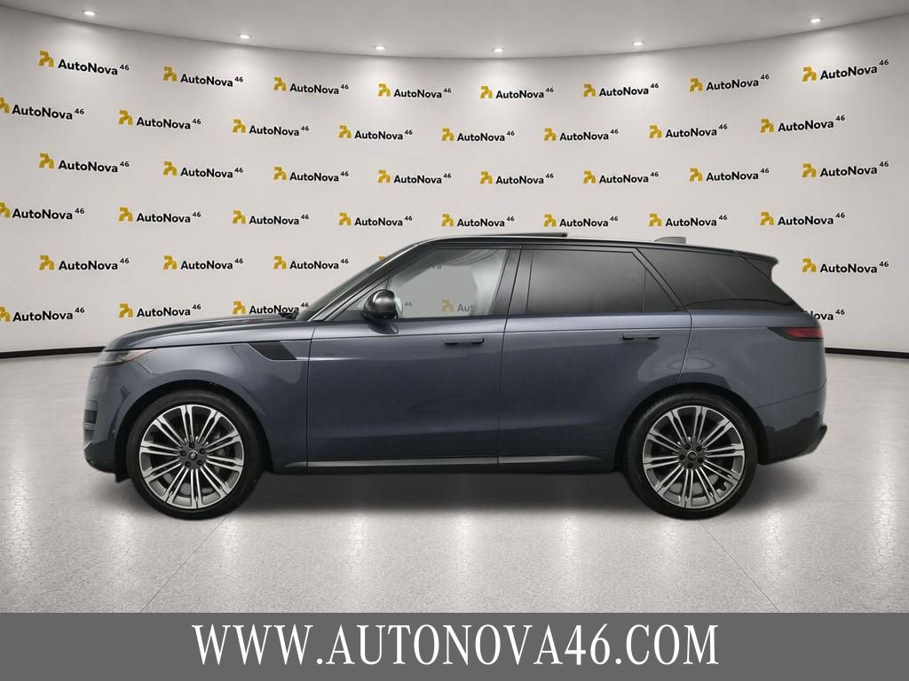 Used 2024 Land Rover Range Rover Sport SE AWD/4WD image 3